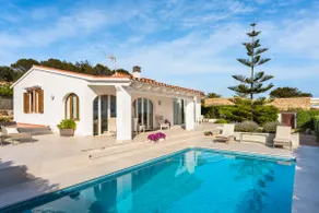 Charming beachfront villa - Image 3