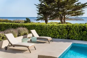 Charming beachfront villa - Image 2