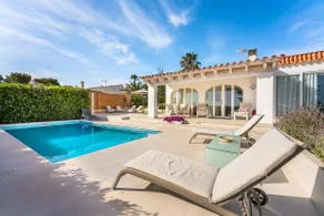 Charming beachfront villa - Image 4