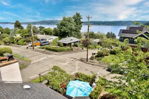 4 bd w/ Lake View and Chef's Kitchen - Image 4