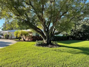 Luxury Pool Family Home-Siesta Key/DT 3BR/2BA - Image 3