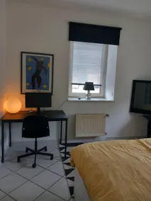 Airport near 2-bedroom: hot tub & 3 beds - Image 3