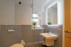 Luxurious Modern Retreat - Image 4