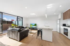 85sqm, safe, quiet, and comfortable, 2 bedrooms, 2 bathrooms, with parking space, big yard, WIFI, 6km, direct tram to CBD, zoo, racecourse - Image 3