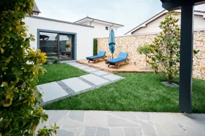 Backyard Jacuzzi House - Image 2