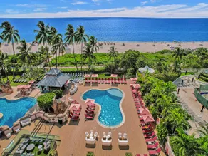 Beachfront Condo w Beach Service 1207 - Image 3