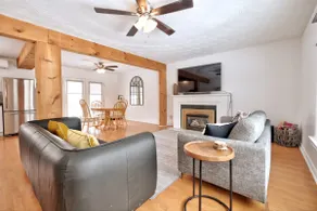 Redwood Haven East: Your Dream Getaway in Uxbridge - Image 4