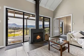 Spectacular vineyard lodge with views! - Image 5