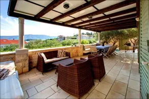 Sea mountain and private pool - Image 2