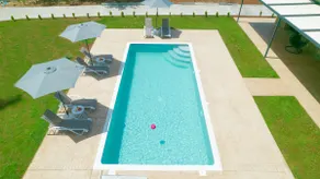 Grand appartement de vacances convivial et familial avec piscine privée, jardin et barbecue - Image 2