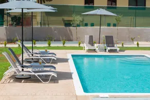 Grand appartement de vacances convivial et familial avec piscine privée, jardin et barbecue - Image 5