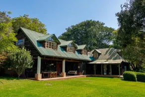 Leilani Beautiful Cedar House - Image 2