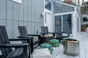 Near Beach|Shopping/Dining|Renovated|King Bed - Image 2