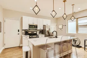 UChicago Condo | 2 Baths, Private Parking & Entry - Image 4