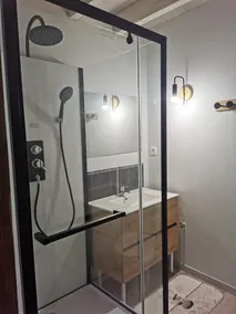 Apartment with private entrance - Image 3