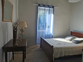 Apartment with private entrance - Image 2