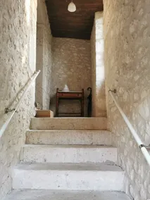 Apartment with private entrance - Image 4