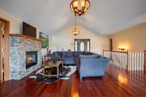 Cozy Cabin: Jacuzzi, Games, Near Casino & Town - Image 3