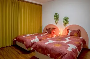 4 Bedrooms Spacious space. Private floor! - Image 4