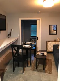 Enjoy your stay close to town at The Clay Slipper - Image 4