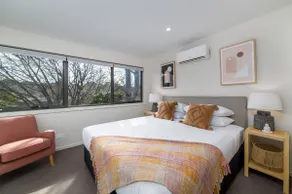 2BR 2bath townhouse in Garran - Image 4