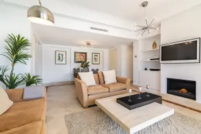 Waterside Apt in Marina area with Private Pool - Image 5