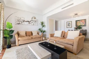 Waterside Apt in Marina area with Private Pool - Image 4