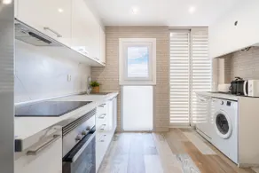 Penthouse - Sea Views & 5min to Beach - Fast WiFi - AC - Image 4