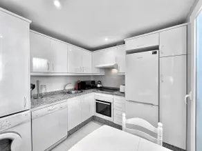 UNIQUE TOWNHOUSE IN FRONT OF PUERTO BANUS - Image 4