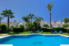 UNIQUE TOWNHOUSE IN FRONT OF PUERTO BANUS - Image 5