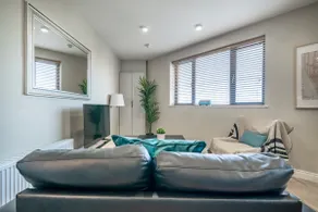 The Manhattan - 1 Bd City Ap - Gold Short Term Stays - Image 4