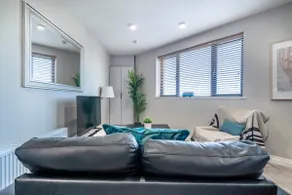 The Manhattan - 1 Bd City Ap - Gold Short Term Stays - Image 3