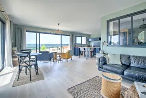 The Elegant: Comfort, Air Cond & Breathtaking View - Image 2