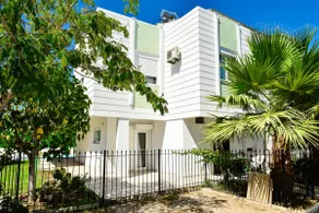 Green House - Image 4