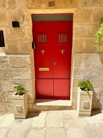 Quaint & Luxurious Valletta Home - Image 2