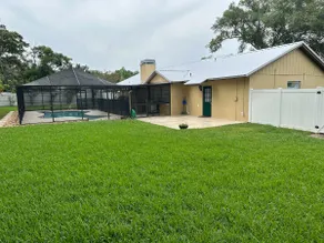 Lake Valrico’s Camelot Court Heated Pool - Image 4