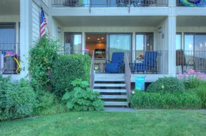 Petite Lakeside Living - Image 5