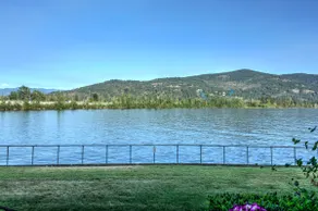 Petite Lakeside Living - Image 3
