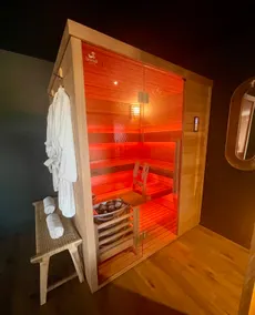 𝓛'𝓔𝓰𝓴𝓮𝓯 • Romantic Retreat with Hot Tub & Sauna - Image 5