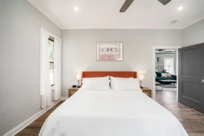 Stylish Loft with King Bed - Two Parking Spots - Image 5