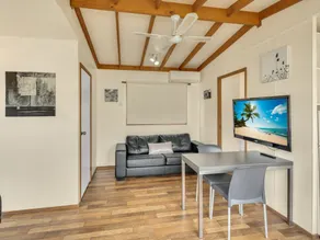Swan Bay Studio Cabin - Image 3