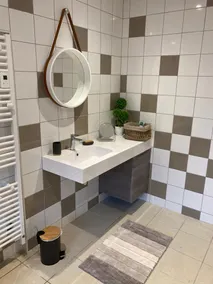 Wheelchair-accessible studio - Image 5