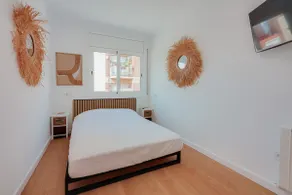 Beautiful, fully renovated luxury apartment. 15 minutes from downtown - Image 5