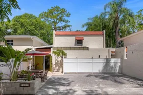Unique Glass House/ 7 Min Legoland/ Sleeps 7 - Image 2