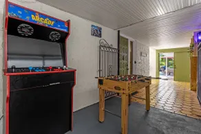 Unique Glass House/ 7 Min Legoland/ Sleeps 7 - Image 4