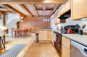 Mariner's Loft on Main St - Right Downtown! - Image 2