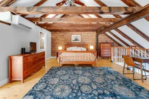 Mariner's Loft on Main St - Right Downtown! - Image 3