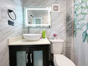 Prime Location! Clean Condo w Pool, Beach, Parking - Image 4