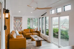 Fully fenced yard, secluded beach, dog friendly - Image 3