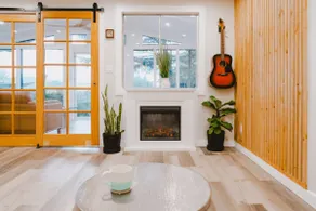 Fully fenced yard, secluded beach, dog friendly - Image 5